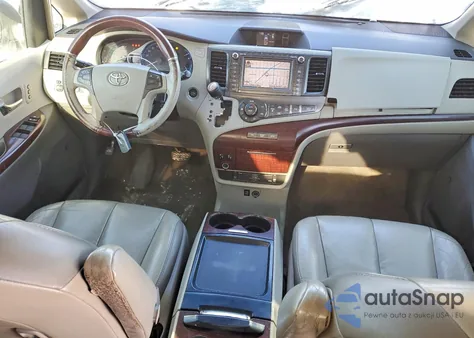 2011 Toyota Sienna z USA, uszkodzony, nr VIN 5TDYK3DC1BS172170